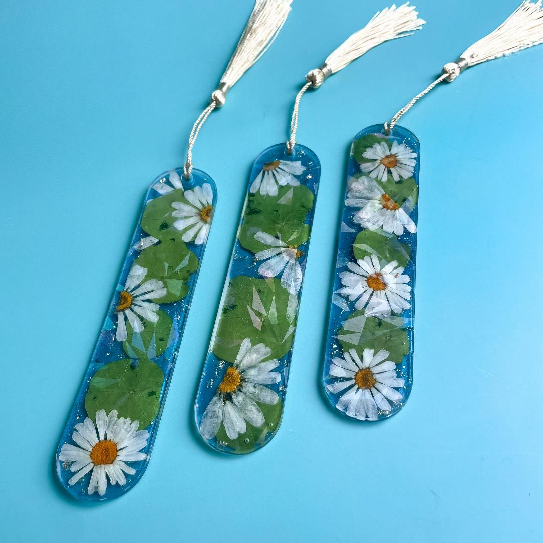 Daisy bookmark