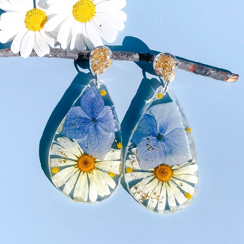 Daisy resin store earrings